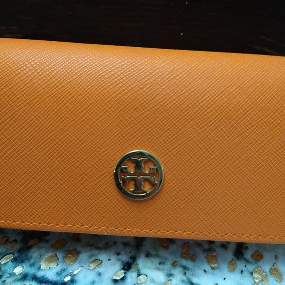 Tory Burch Sunglass Holder - Picture 7 of 8